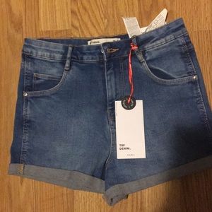 Zara mid rise denim shorts